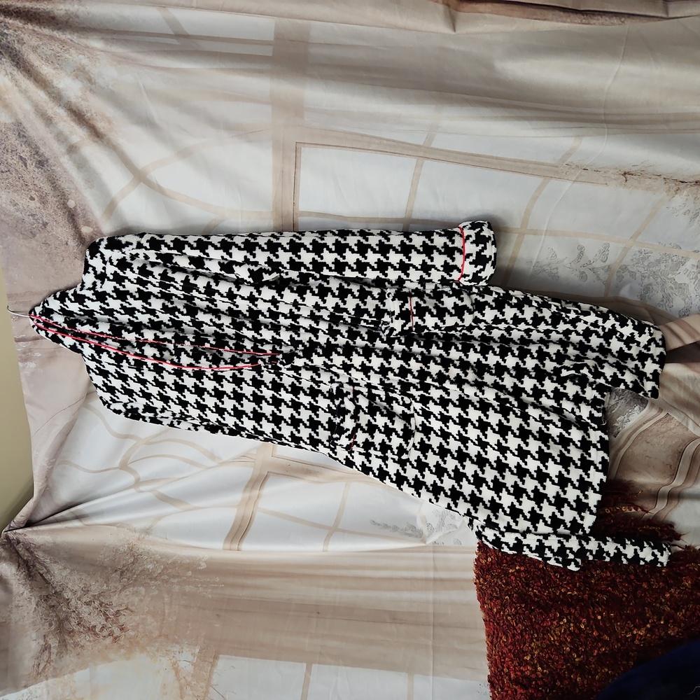 White black robe size Large